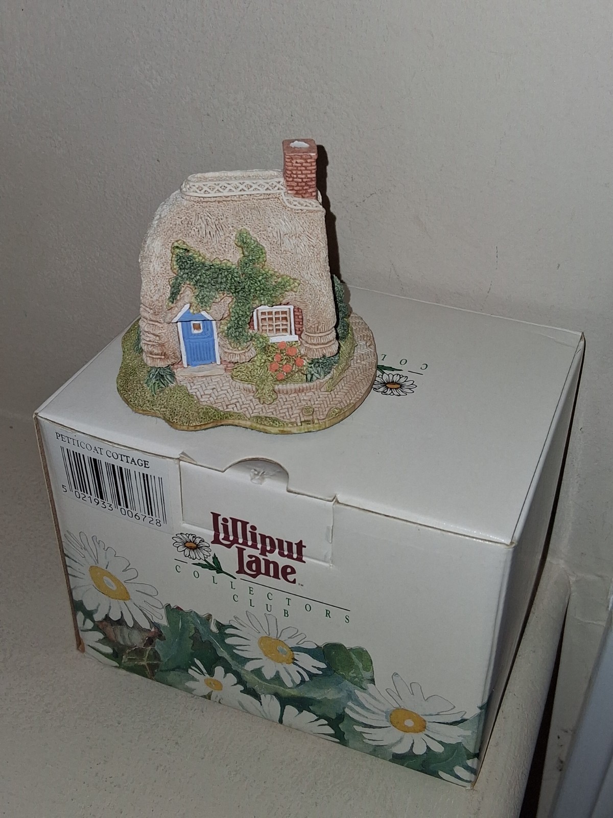 EUC w/ Box Lilliput Lane Collectors Club 1994 Petticoat Cottage 3″ w/ Deeds