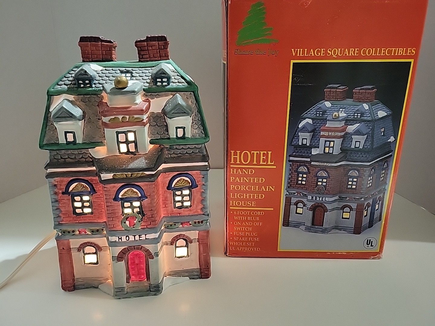 Holiday Expressions Christmas Village Hotel Porcelain Lighted Building 1994