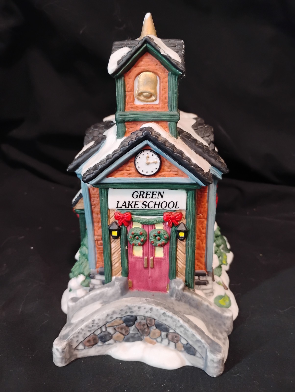 Grandeur Noel Ceramic Christmas Village Green Lake School No Box W/Light