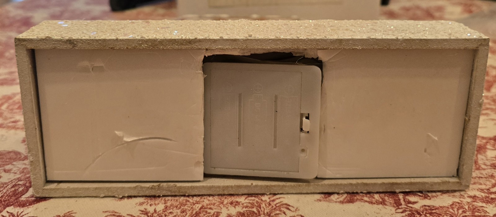 Kurt S. Adler 11.8″ x 3.5″ Bakery with Box Lights Not Working