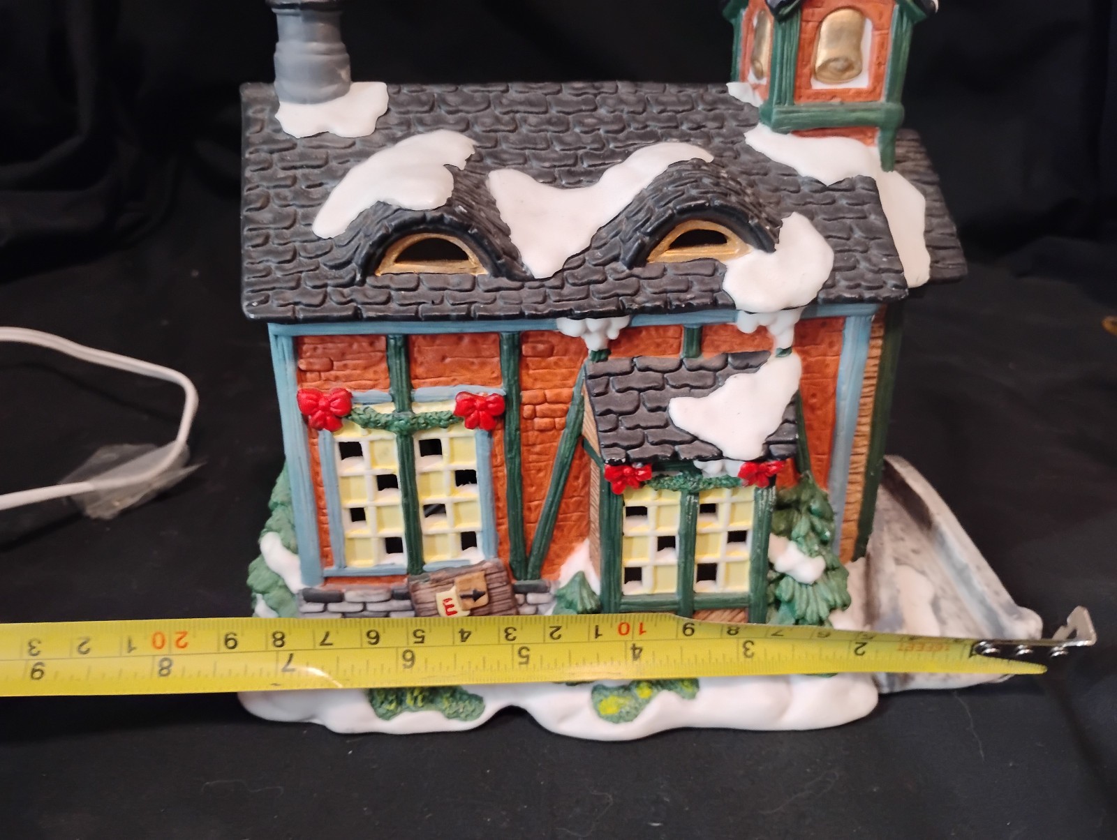Grandeur Noel Ceramic Christmas Village Green Lake School No Box W/Light