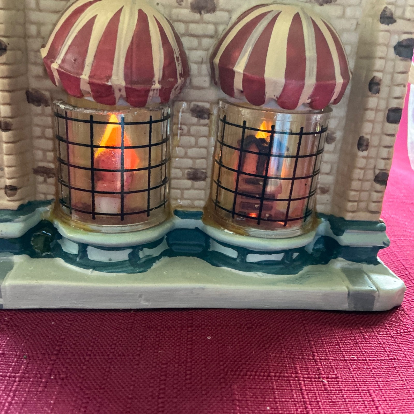 Lemax Carole Towne Collection 2004 Sotheby & Sons China & Antiques 3D Window