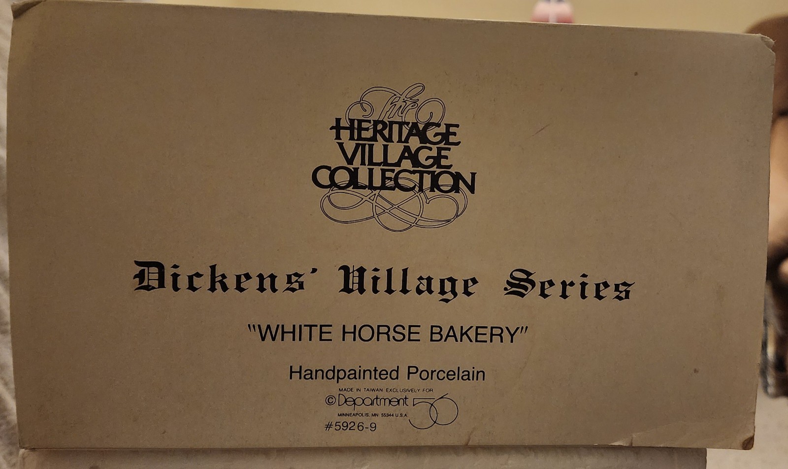 Department 56 Christmas Village Dickens’ Series White Horse Bakery With Box