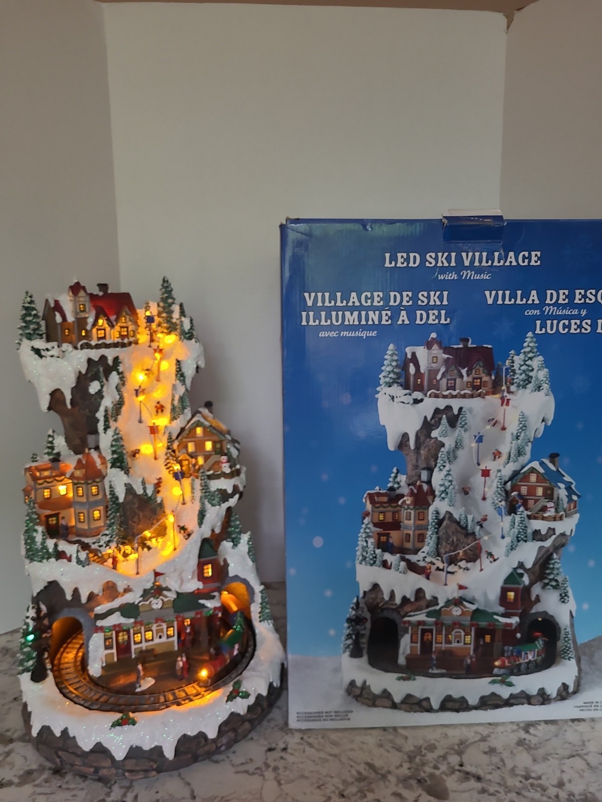 20″ LED SKI VILLAGE W/MUSIC Lights Moving Train 8 Songs Costco Christmas Cabin