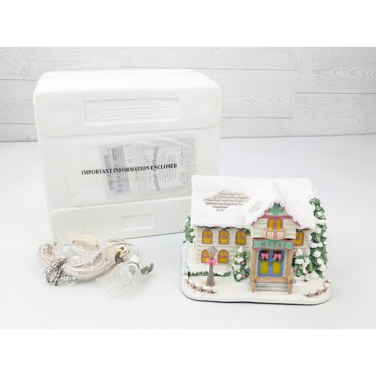 Precious Moments Hawthorne Christmas Village “Sweet Dreams Hotel” w/Box & COA
