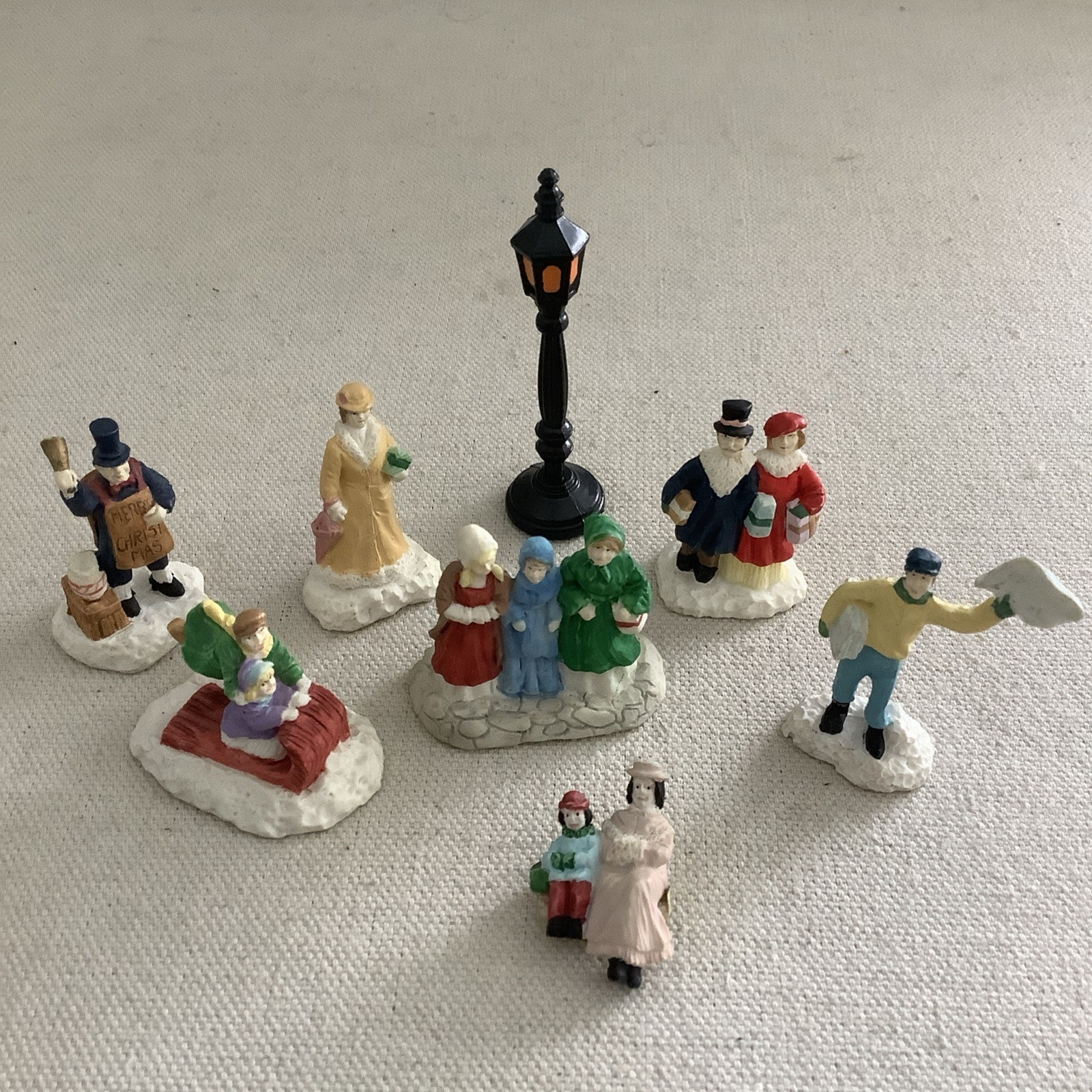1994 Village Christmas Figurine Set Mercuries USA 8 Pieces READ!