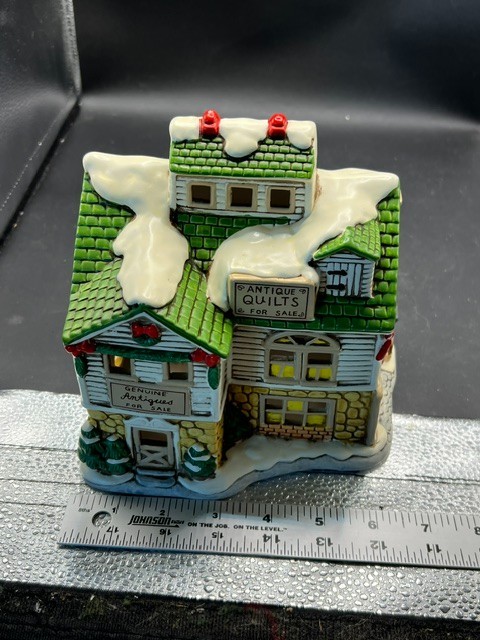1987 Lefton Taiwan Colonial Christmas Village Antique & Quilt Shop 7″ VGC