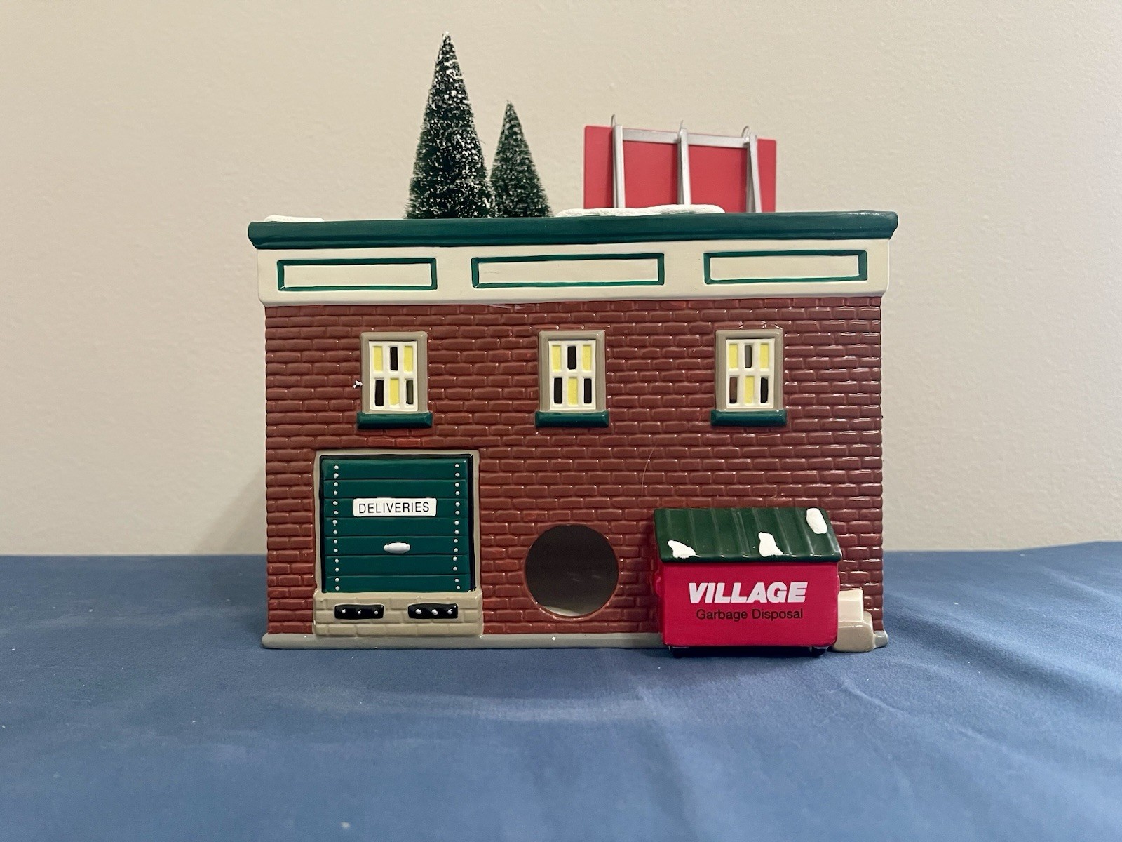 RETIRED! Dept 56 54913 Hershey Chocolate Shop Candy Store Christmas Snow Read