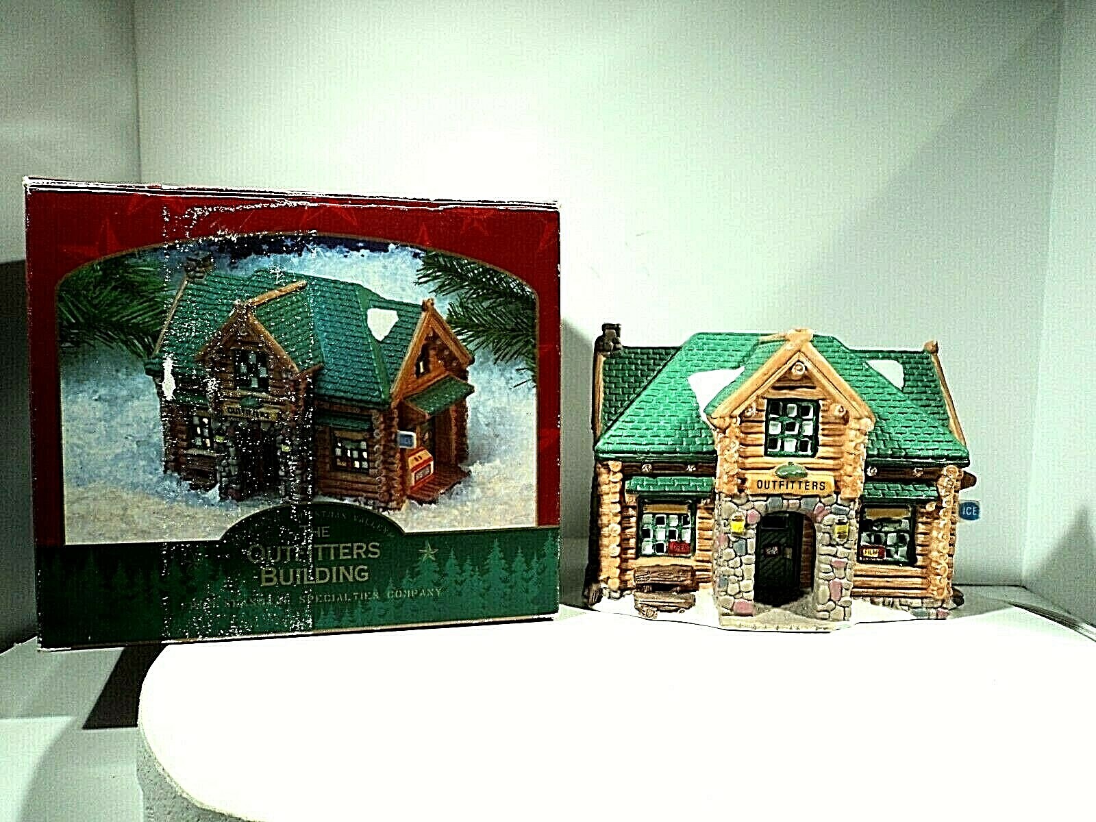 THE OUTFITTER’S STORE CHRISTMAS VILLAGE LIGHTED BUILDING RARE/RETIRED 1996 MIB