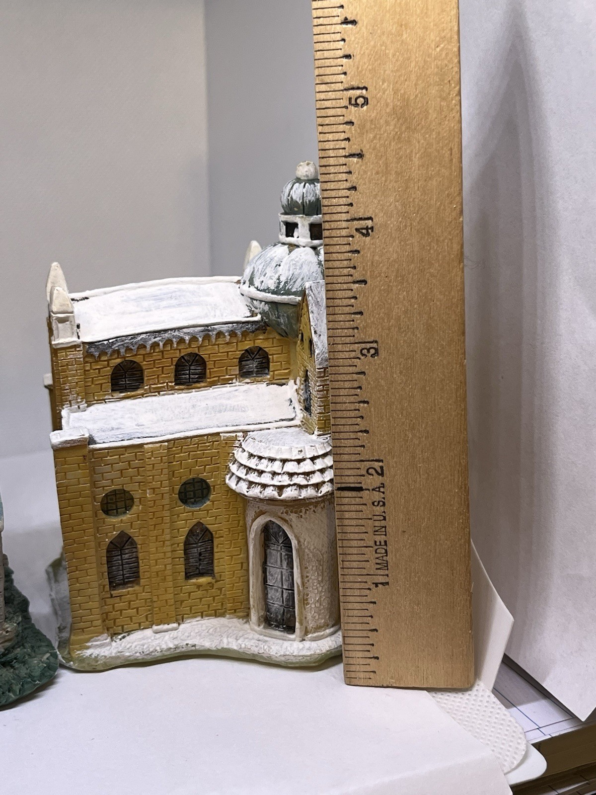 Christmas churches x 3 village display multicolor dimentions in photo’s vguc