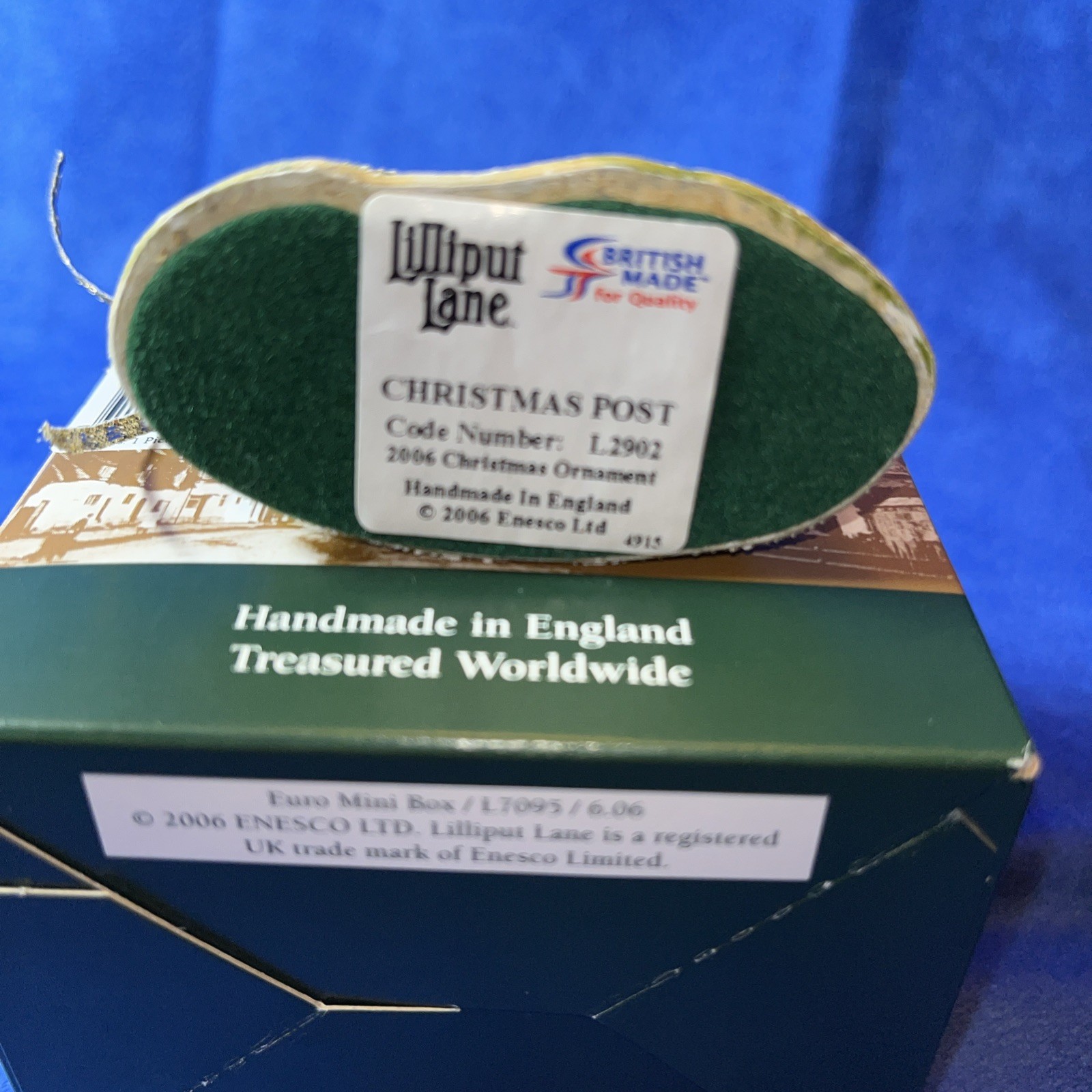 Lilliput Lane Ornament – Christmas Post – L2902 in original box with deed.
