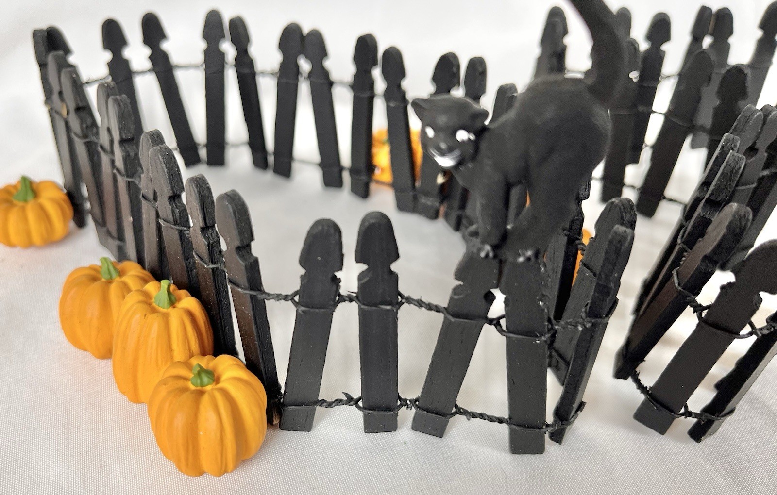 Dept 56 Village Halloween Pumpkin Fence Set of 2 In Original Box 52702