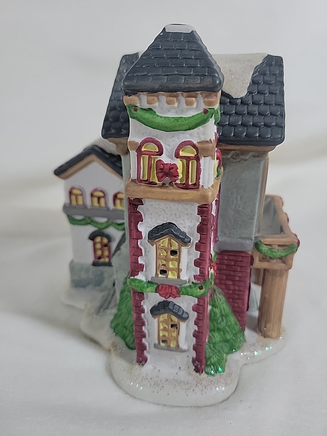 Trim A Home Bayberry Village House Court House 1999 w/box no light