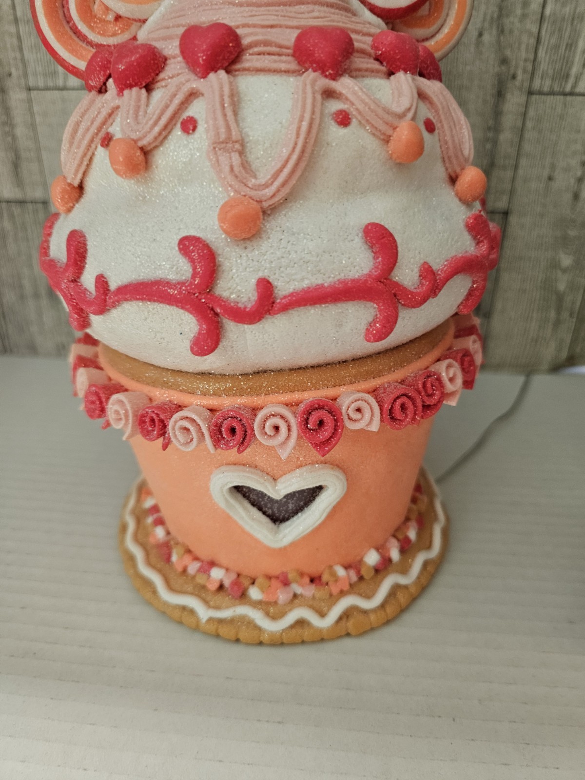 CUPCAKES AND CASHMERE Light Up Glittery Cupcake Valentine’s Day House