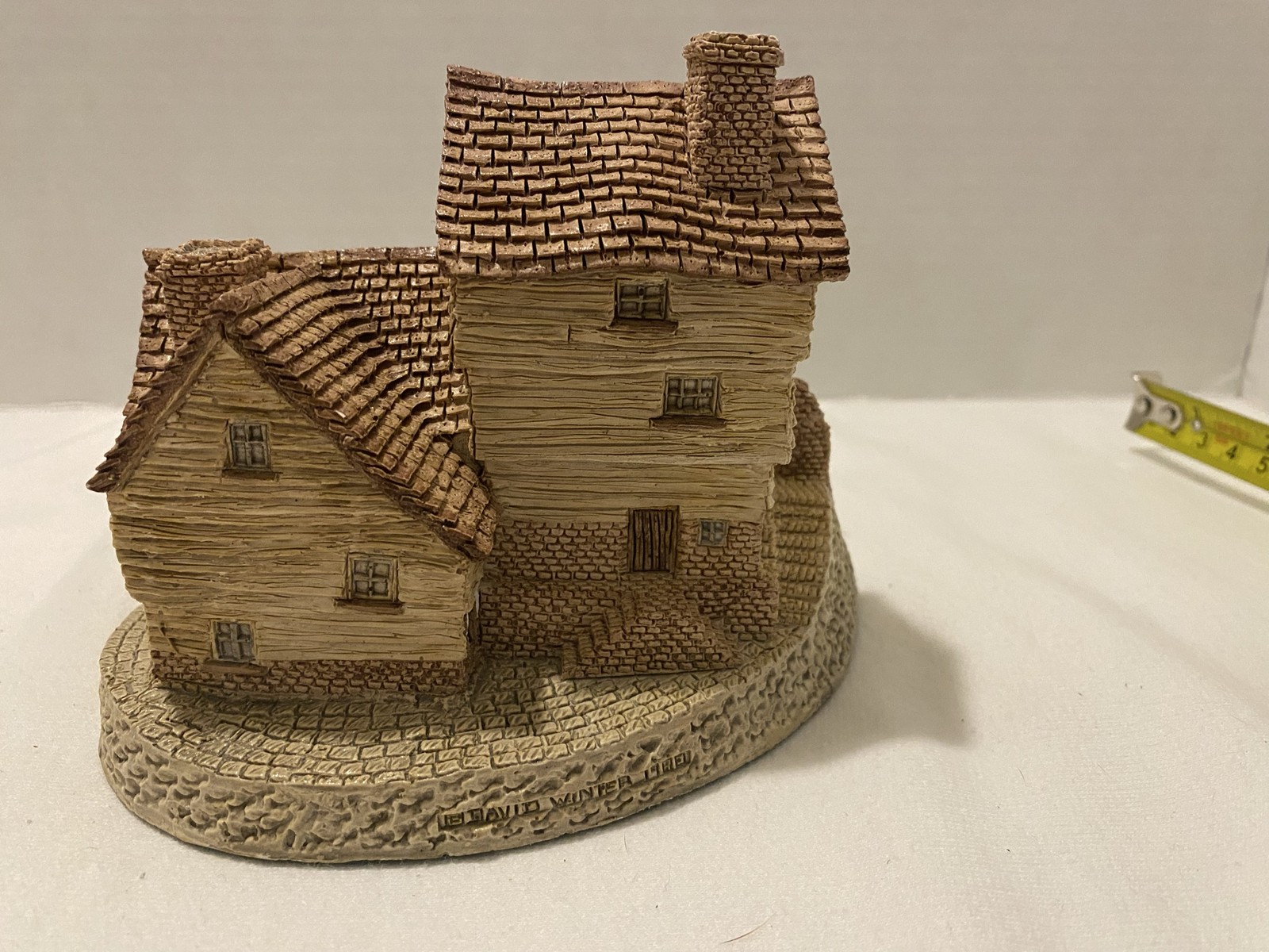 David Winter Market Street Miniature Village House Figurine Hand Painted 1980