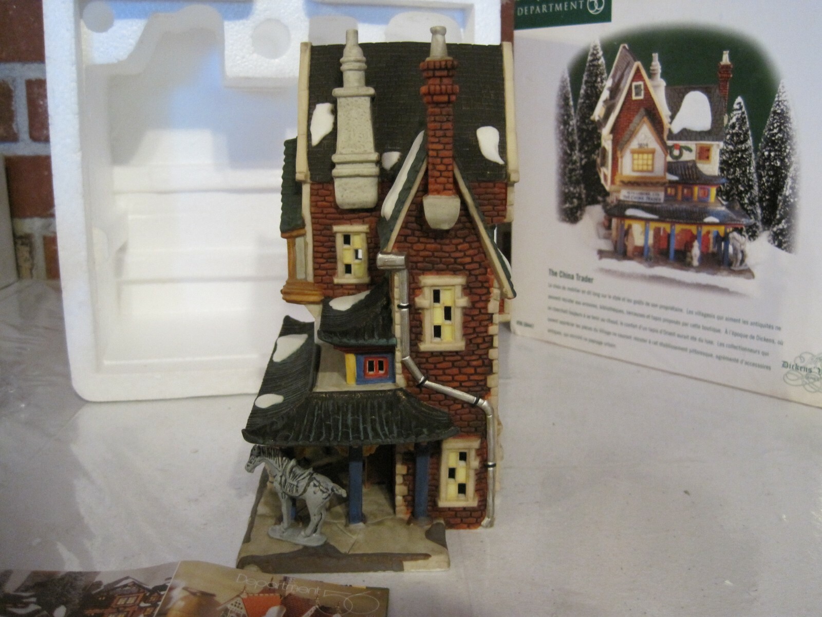 1999 DEPARTMENT 56 DICKENS’ VILLAGE SERIES “THE CHINA TRADER” #56.58447–NEW