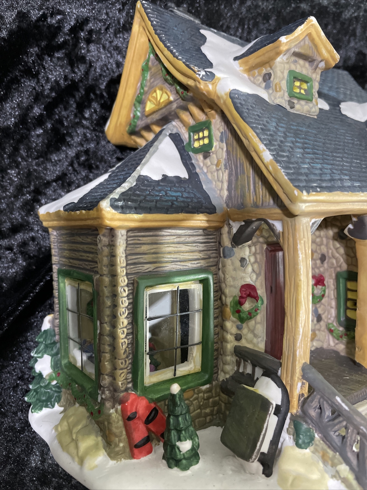 Christmas Village Wonderful Lighted Country Cabin 9″ tall x 9″ wide x 7″ deep