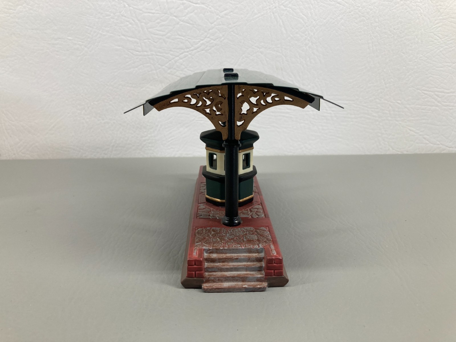 Department 56 Dickens Village Victoria Station Train Platform 1989 EUC
