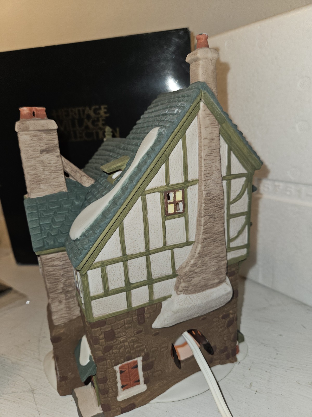 Heritage Village Collection Dickens Village Series “The Pied Bull Inn” 2nd…