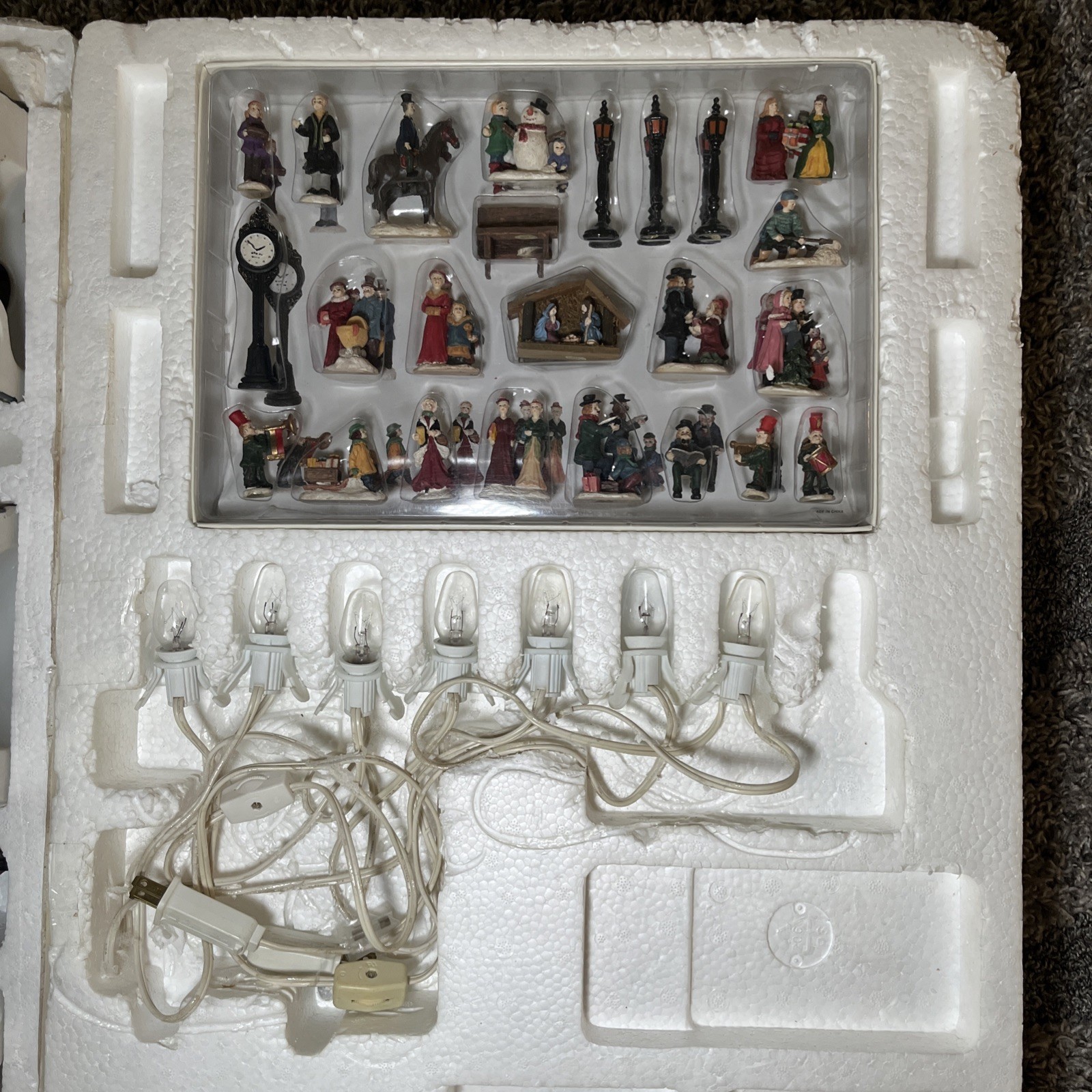 Rare Grandeur Noel 41 Piece Victorian Village Set Vintage Complete But No Snow