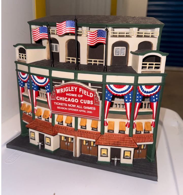 Dept 56 Wrigley Field Chicago Cubs 2001 Christmas in the City COMPLETE WITH BOX