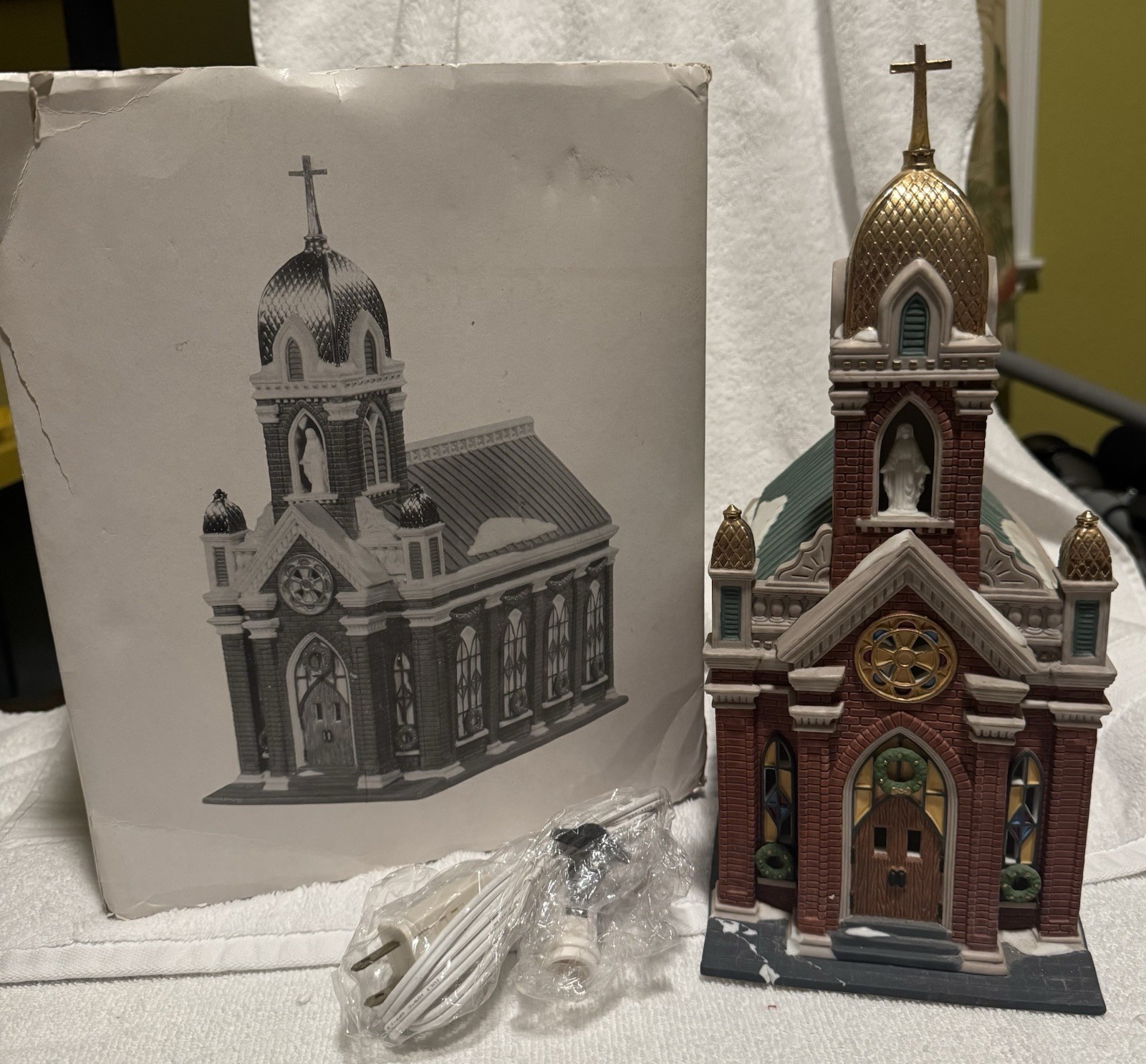 Department 56 Holy Name Church Christmas in the City Building 58875 BROKEN READ