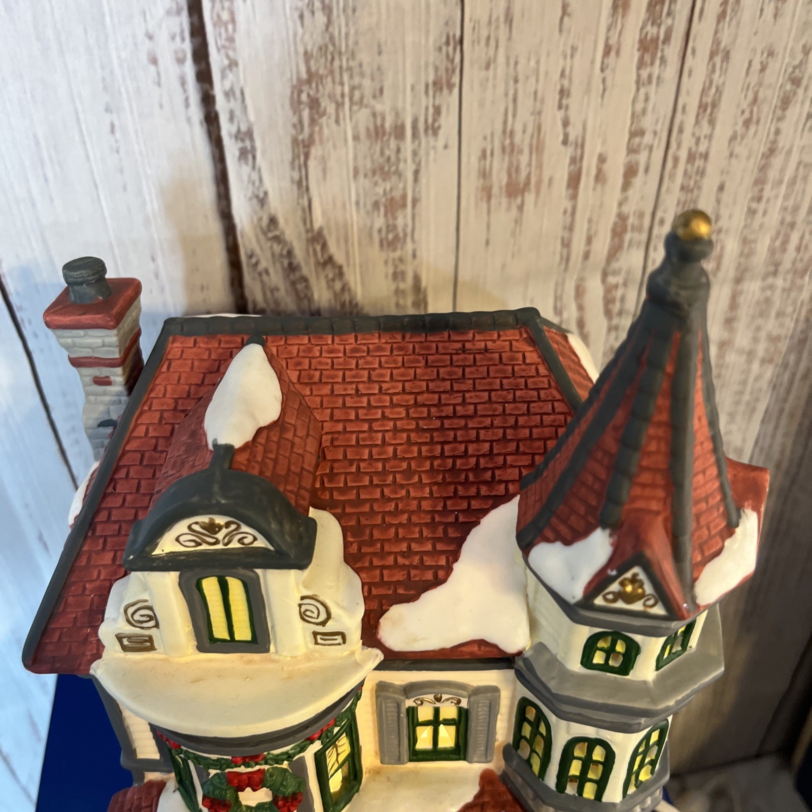 OWELL Heartland Bed And Breakfast Deluxe Porcelain Lighted House Limited Edition