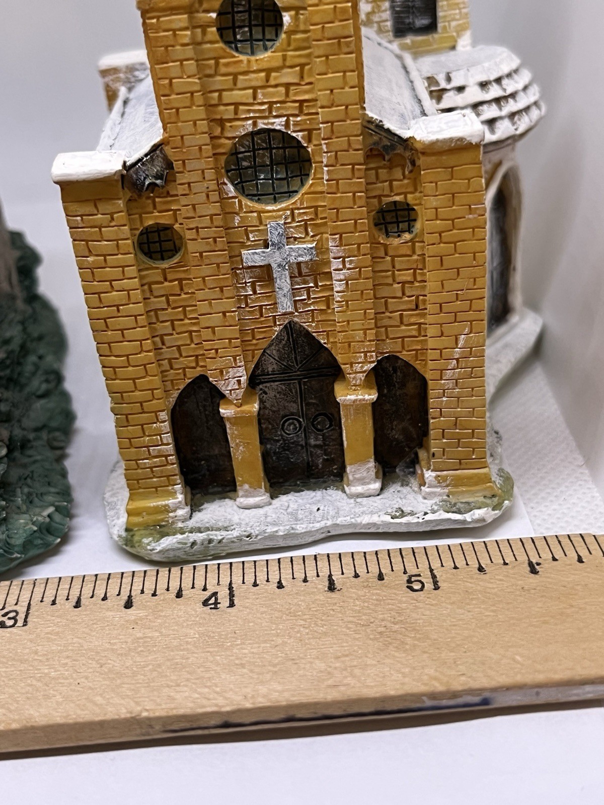 Christmas churches x 3 village display multicolor dimentions in photo’s vguc