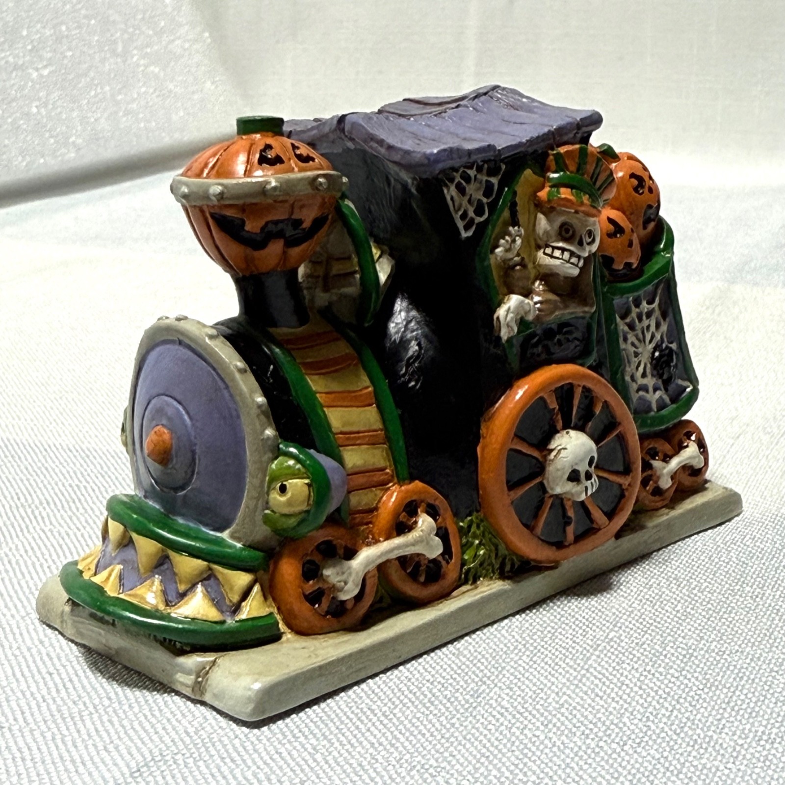 Creepy Hollow Locomotive Train Engine Resin Halloween Cat**Needs New Batteries