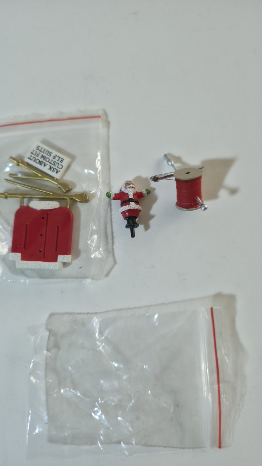 Dept 56 North Pole – Santa’s Tailor Shop – Mint In Box 56793 Sewing W/ Acc