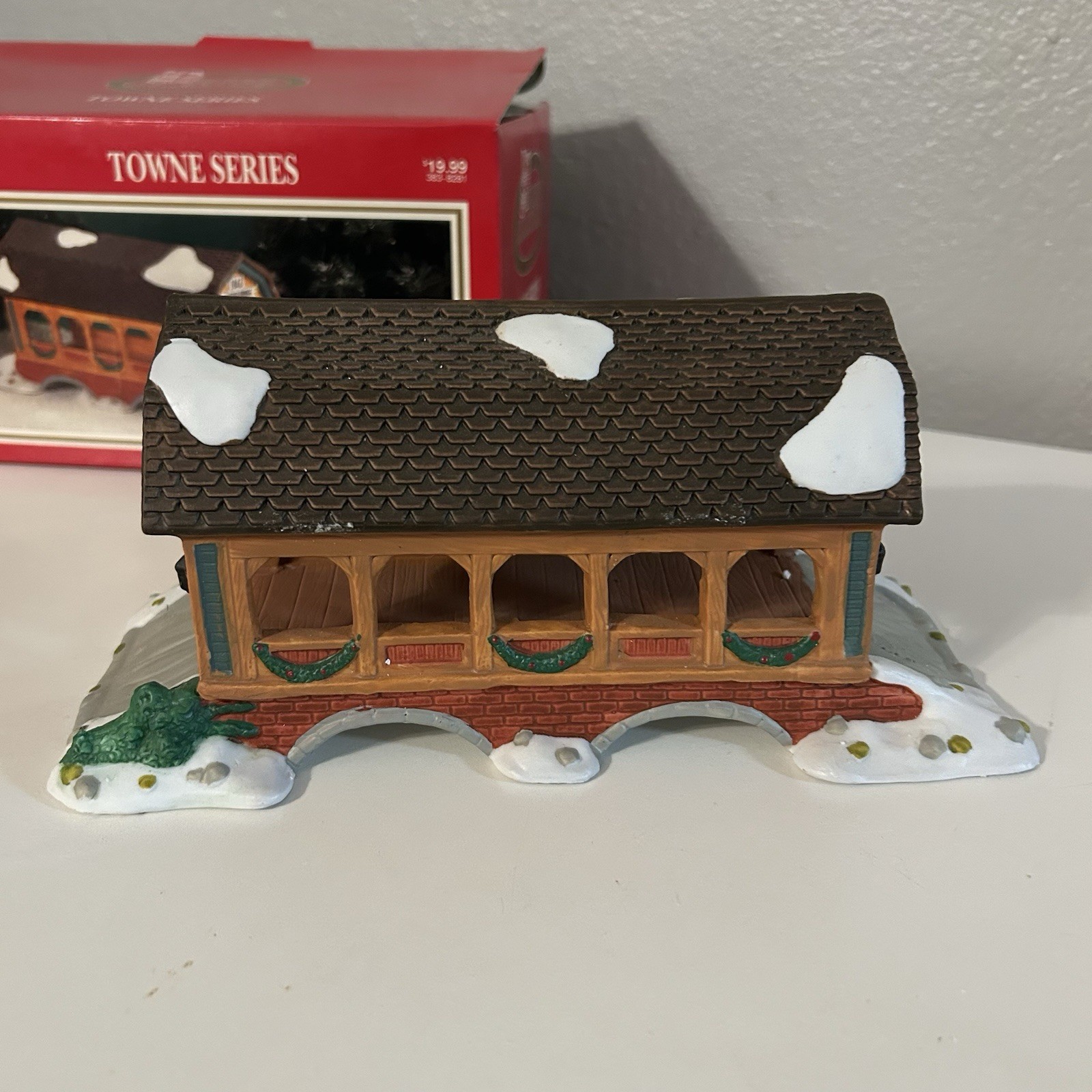 Dickens Collectables COVERED BRIDGE TOWNE SERIES Christmas Village HOUSE 1997