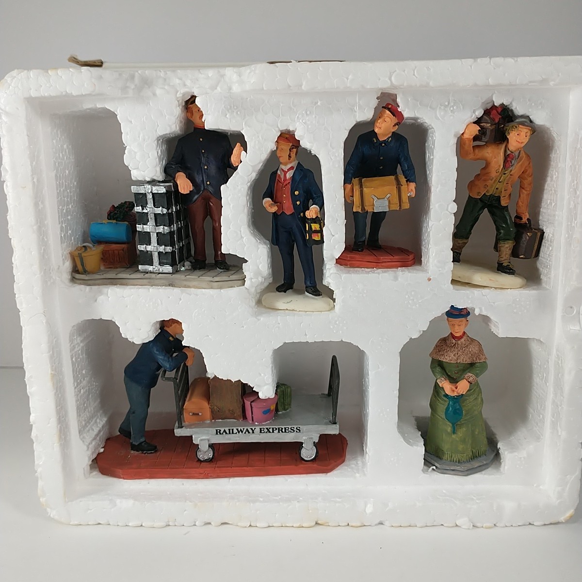 DILLARD’S WINTER GLEN HOLIDAY SET OF 6 RAILWAY PEOPLE FIGURINES HTF