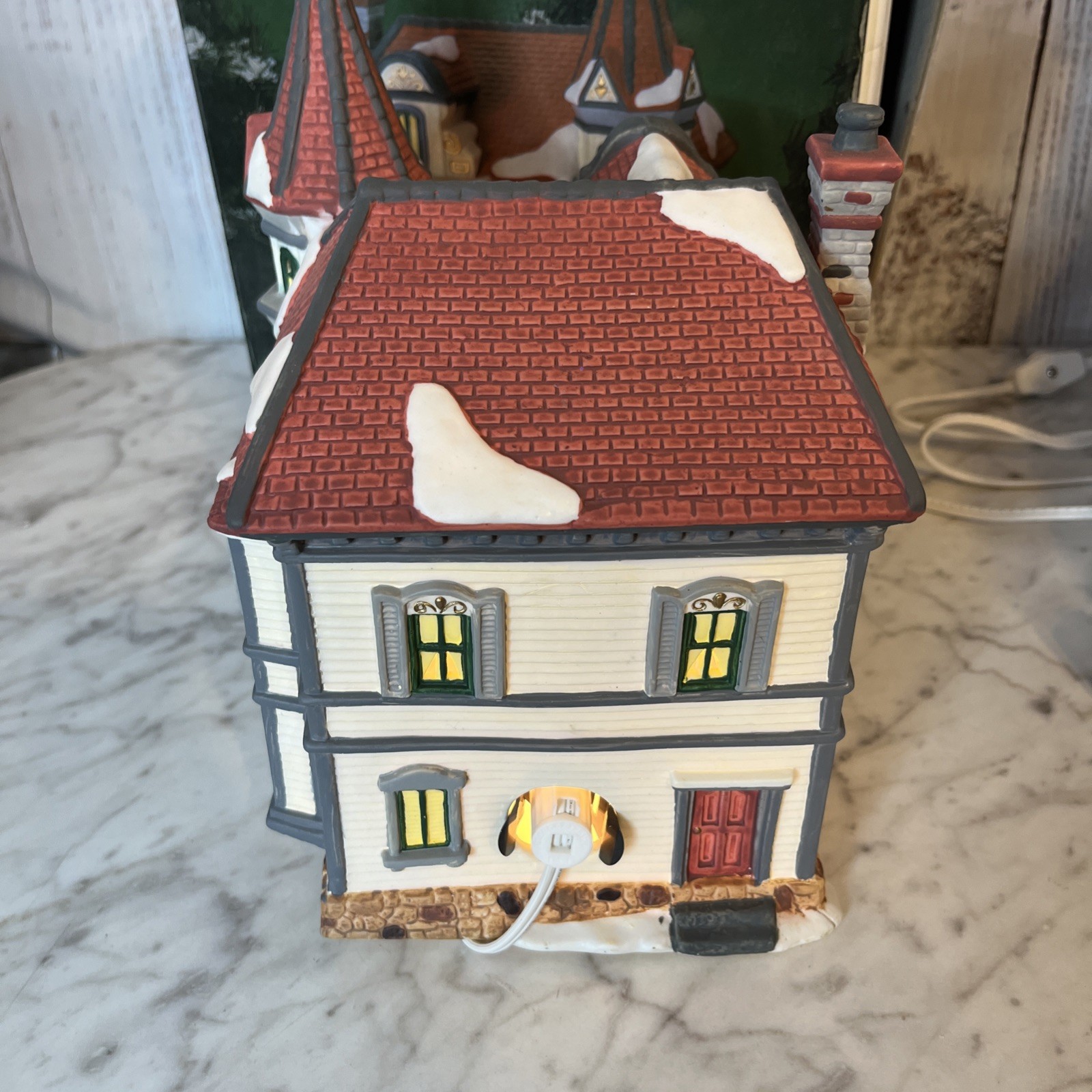 OWELL Heartland Bed And Breakfast Deluxe Porcelain Lighted House Limited Edition