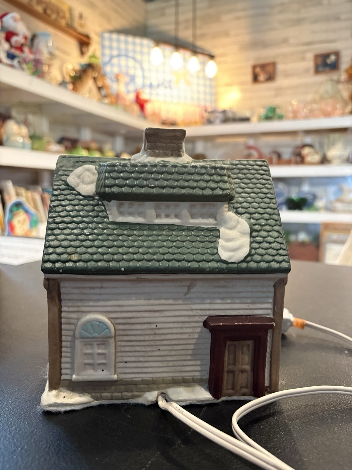 Winter Valley Villages 319 Main Street Porcelain Lighted House w/ Box