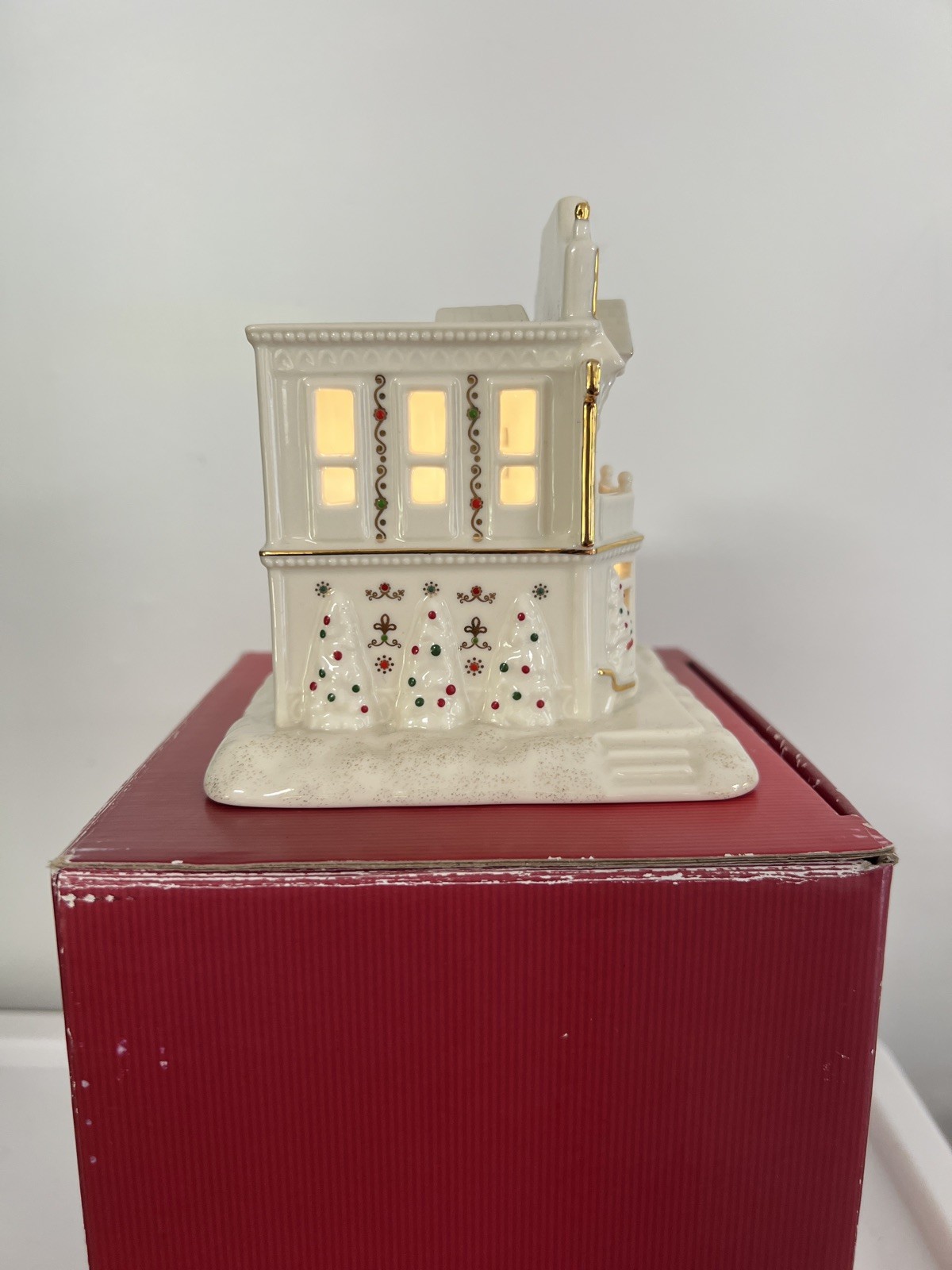 2009 Lenox Village Treasures Mistletoe Park Series General Store Christmas W/Box