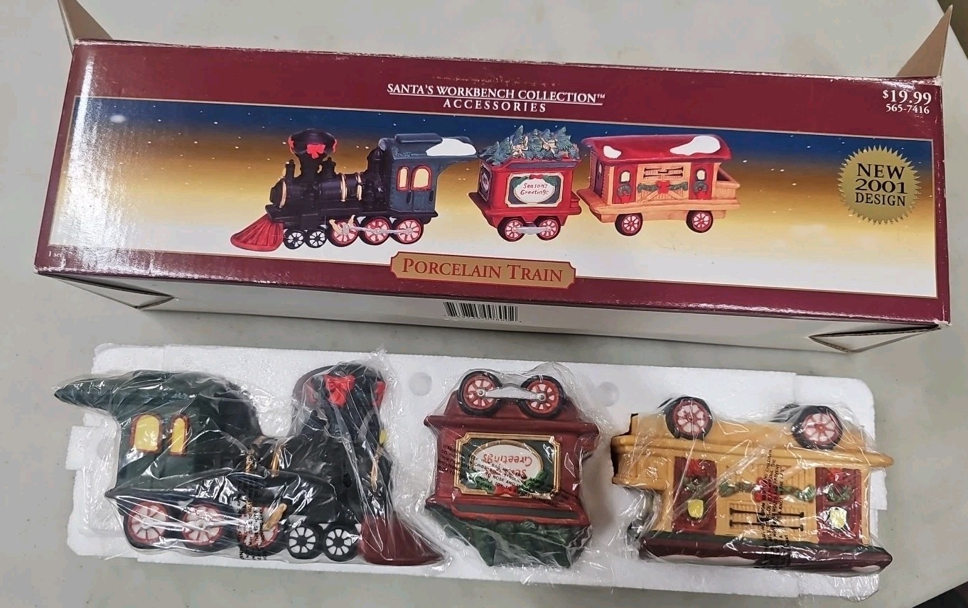 Santa’s Workshop, Christmas Train Vintage Pocelain Classic Decoration (F6)
