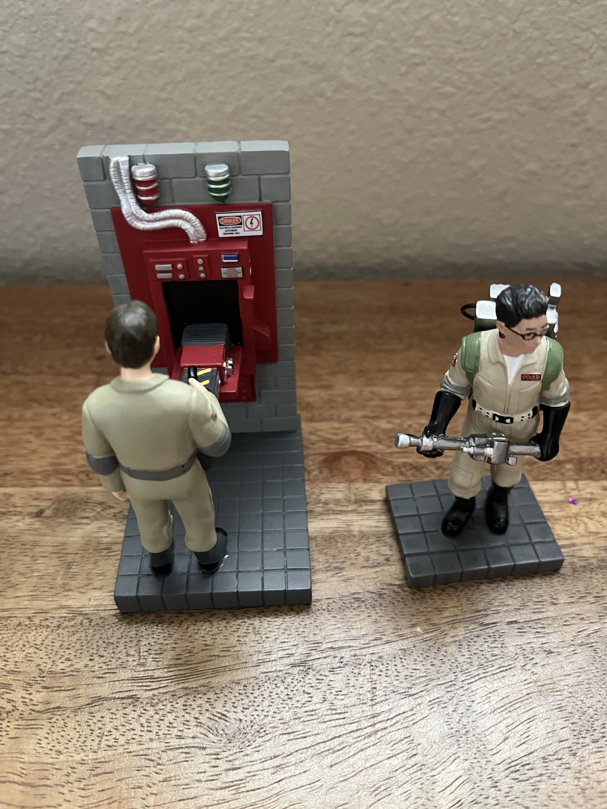 Dept 56 LOT 2 Ghostbusters Village THE CONTAINMENT UNIT & DR. EGON SPENGLER NEW!