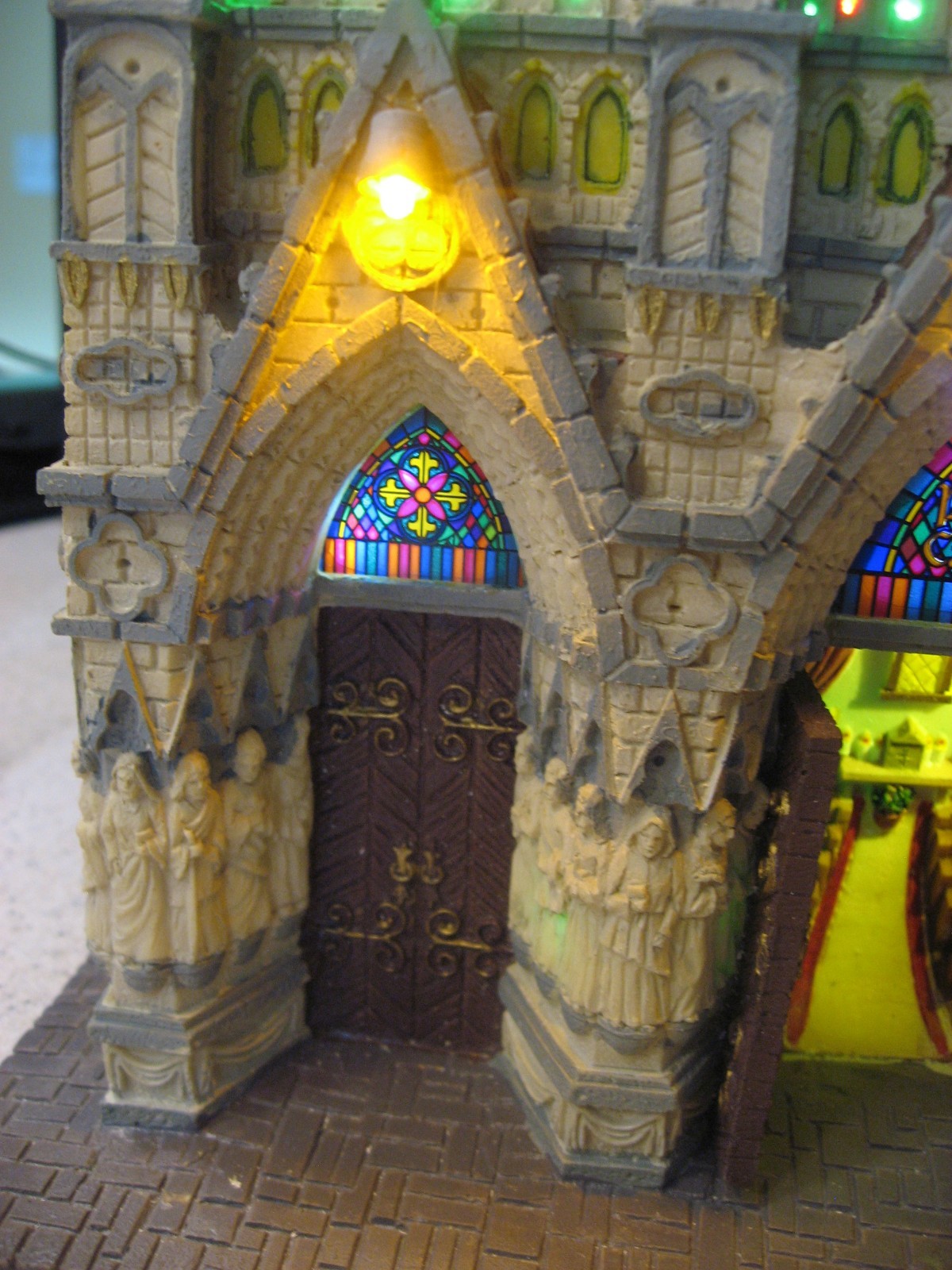 Lemax Essex Street Facade St. Patrick’s Cathedral Lighted Hanging Wall Setting