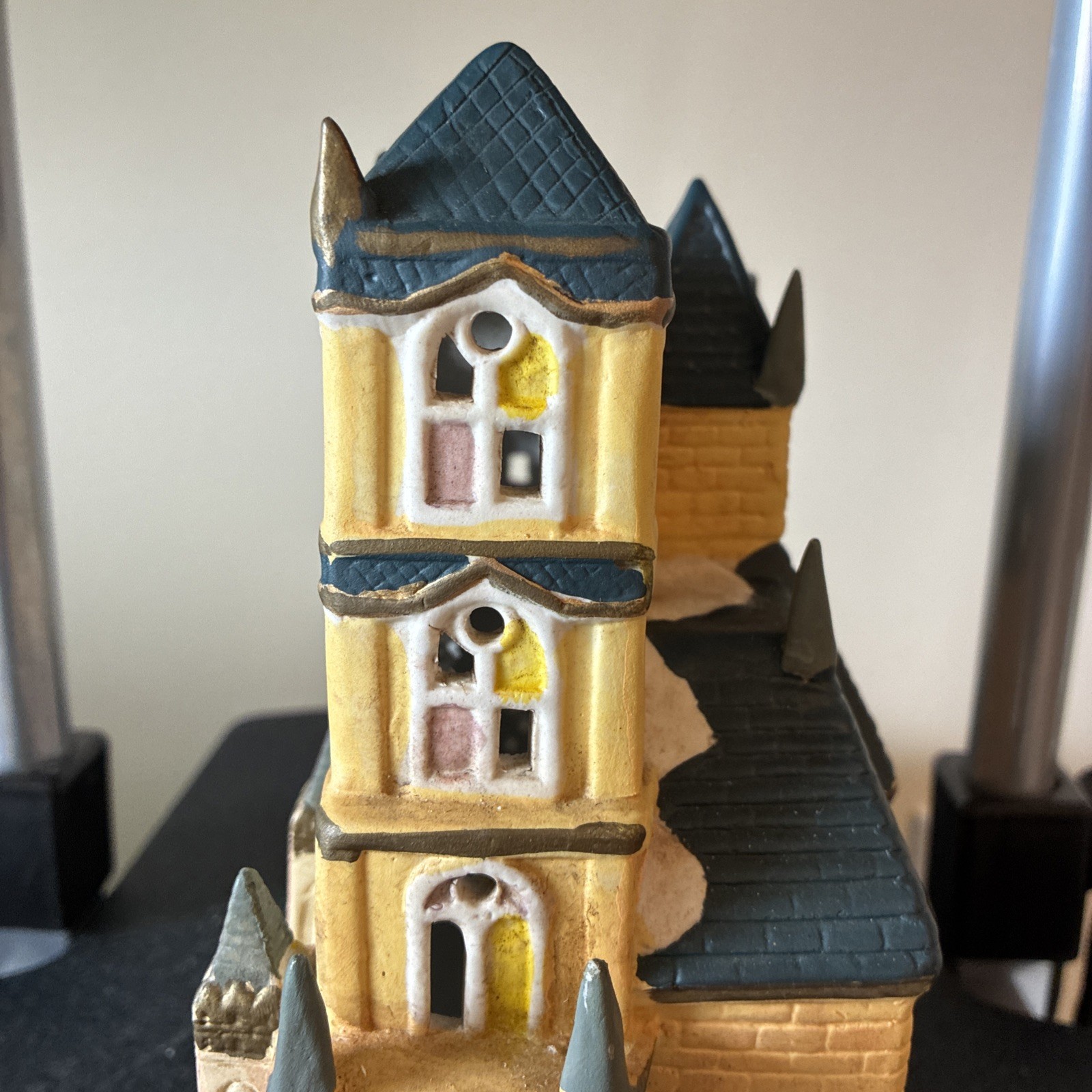 1993 Dickens Collectables Hand Painted Christmas Village Lighted Cathedral