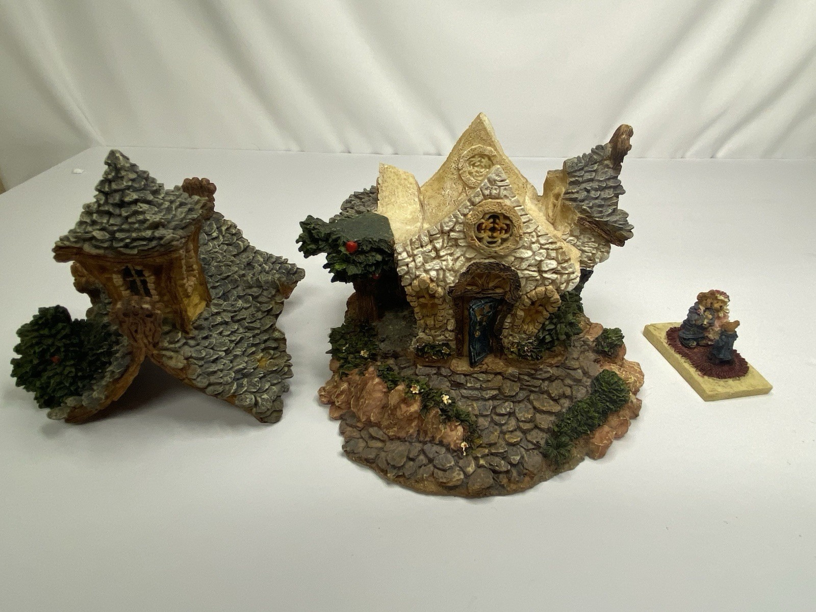Boyds Bearly-Built Villages Chapel in the Woods 19003 Complete Box COA Bear 2000