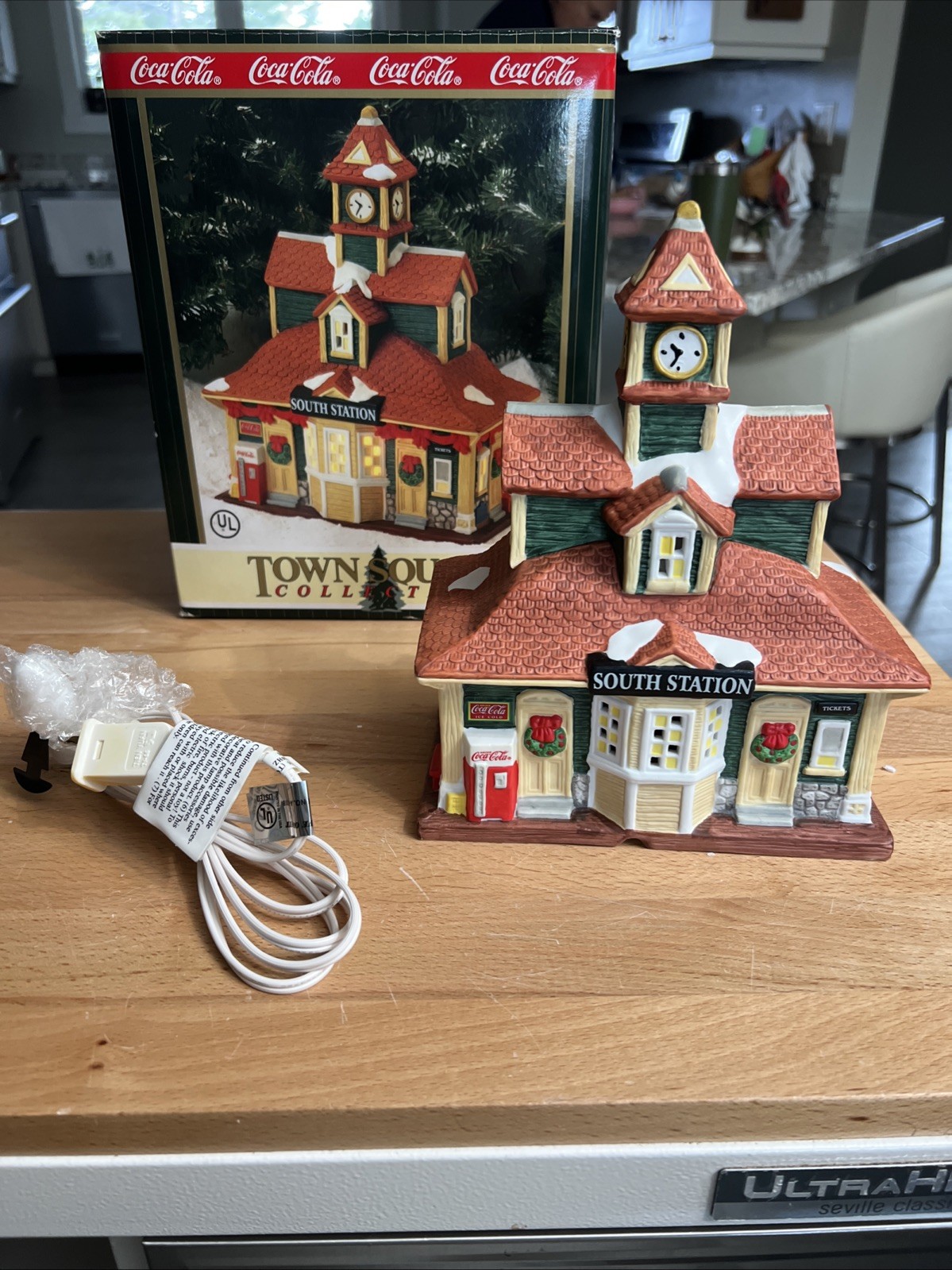 (#313). 1997 COCA – COLA TOWN SQUARE COLLECTION – SOUTH STATION – NEW