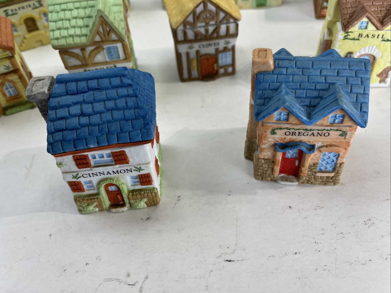 Seasoning Cottages Lot of 11 – 1994 Vintage Z39