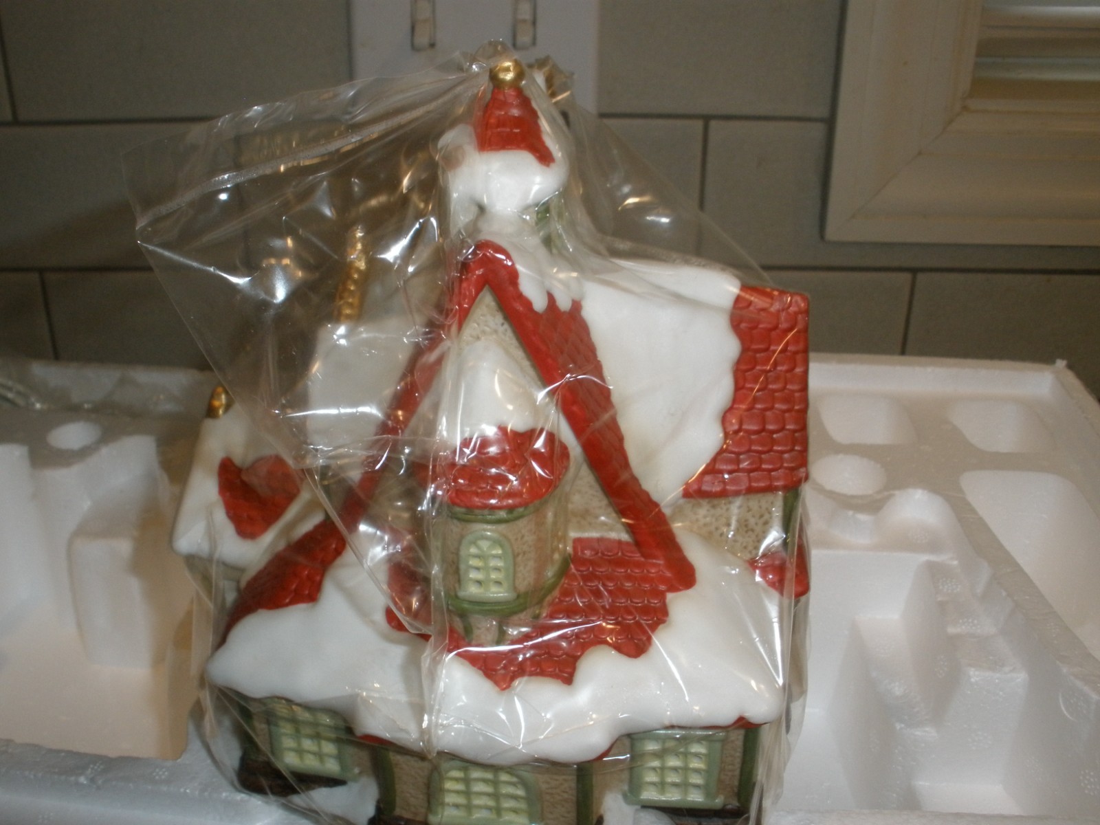 HAWTHORNE PORCHLIGHT COLLECTION VILLAGE “SANTA’S TOY SHOPPE” NEW IN BOX
