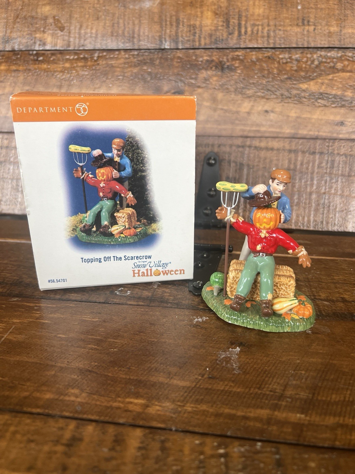 DEPT 56 Department TOPPING OFF THE SCARECROW 54701 HALLOWEEN SNOW VILLAGE