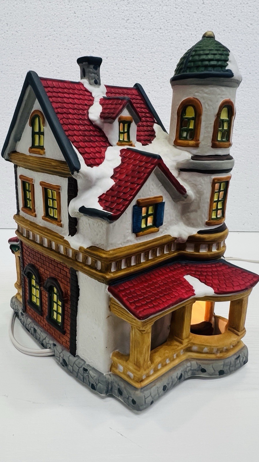 Copperfield Keepsake “Gifts & Antiques” Porcelain Lighted House Excellent !