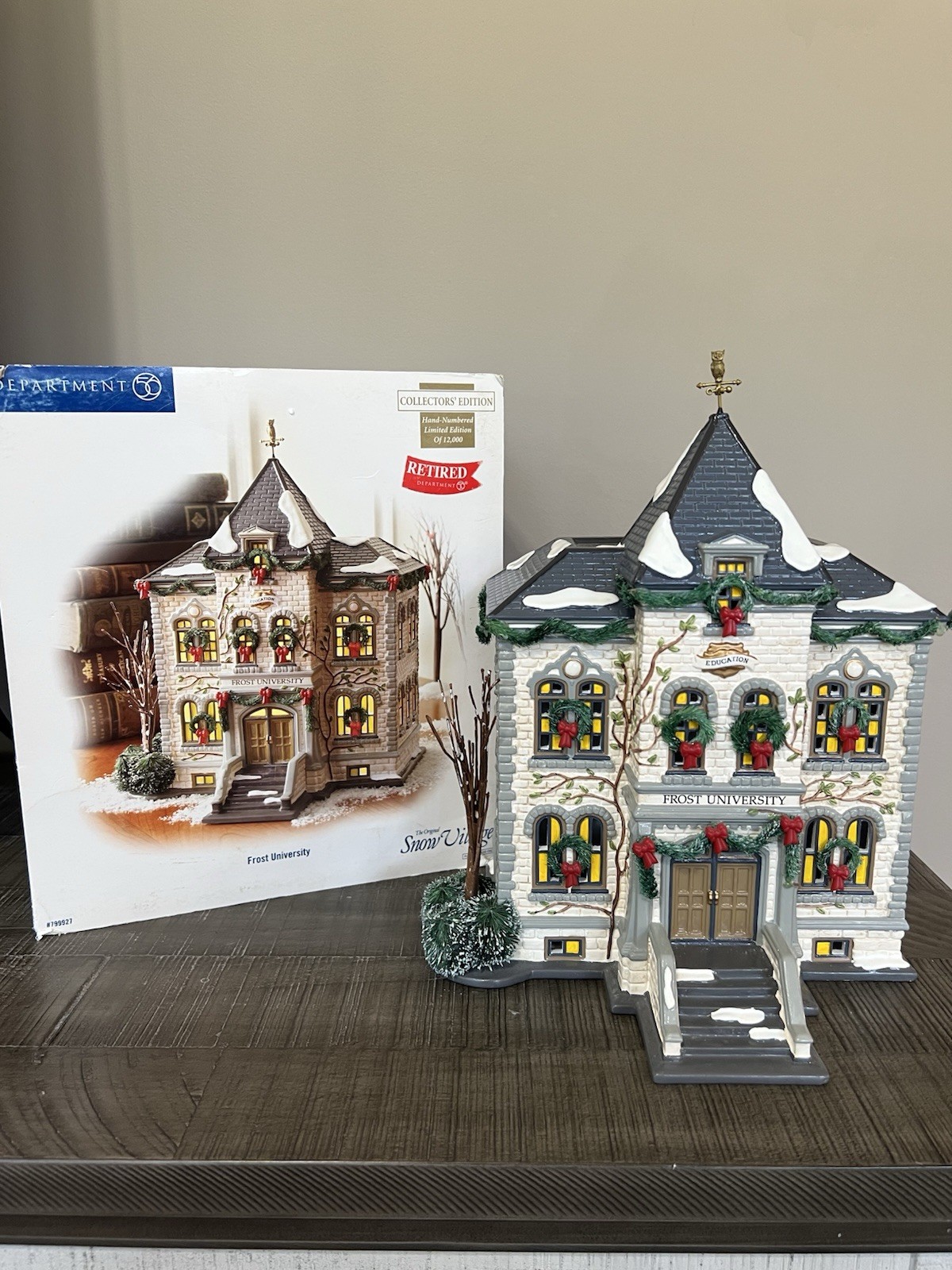 Department 56 Snow Village Frost University – #799927