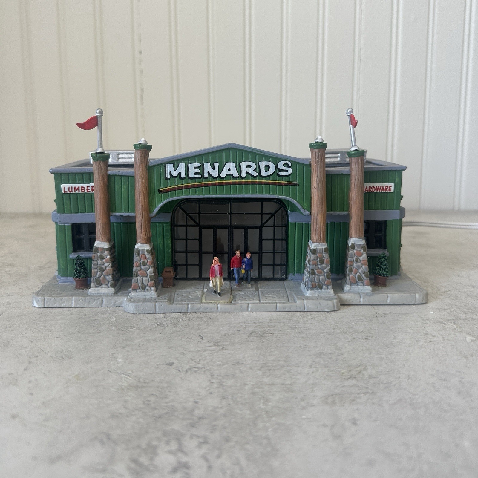 Lemax MENARDS Store Building Rare 2006 w Light Cord No Box