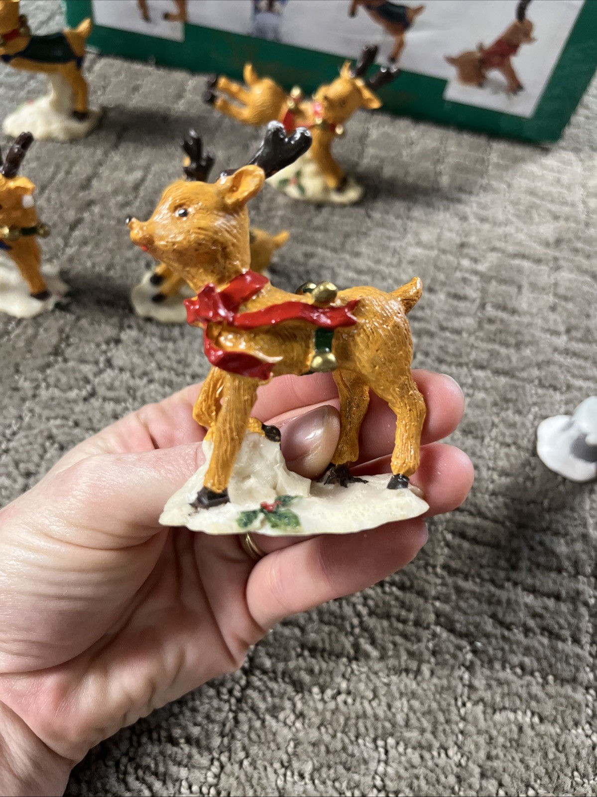 Christmas On main street Reindeer Stable Elf 7 Pc Vintage Village Rare Read