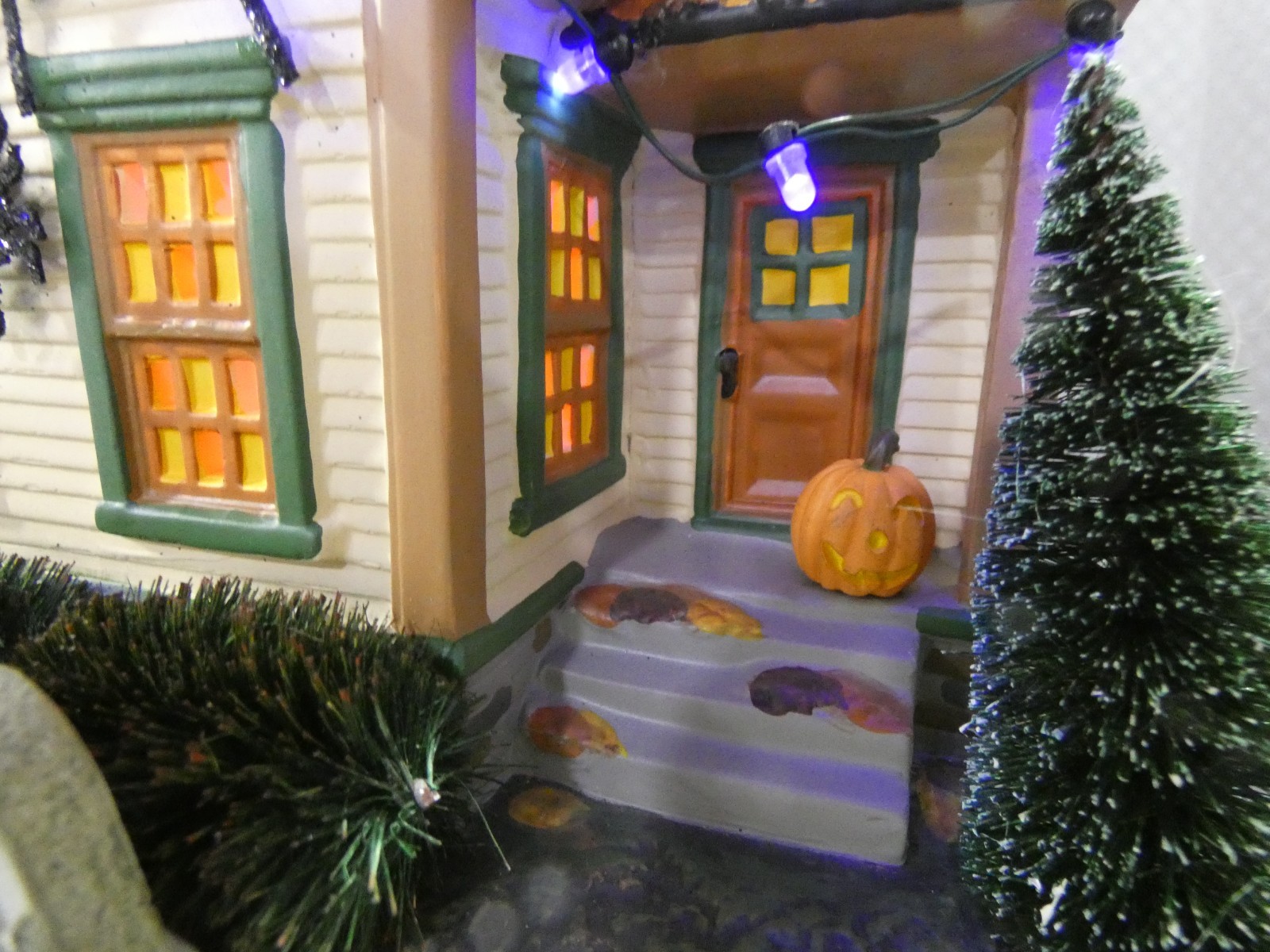 Dept 56 “The Spider House” #4025340 – Trick Or Treat Lane – Snow Village