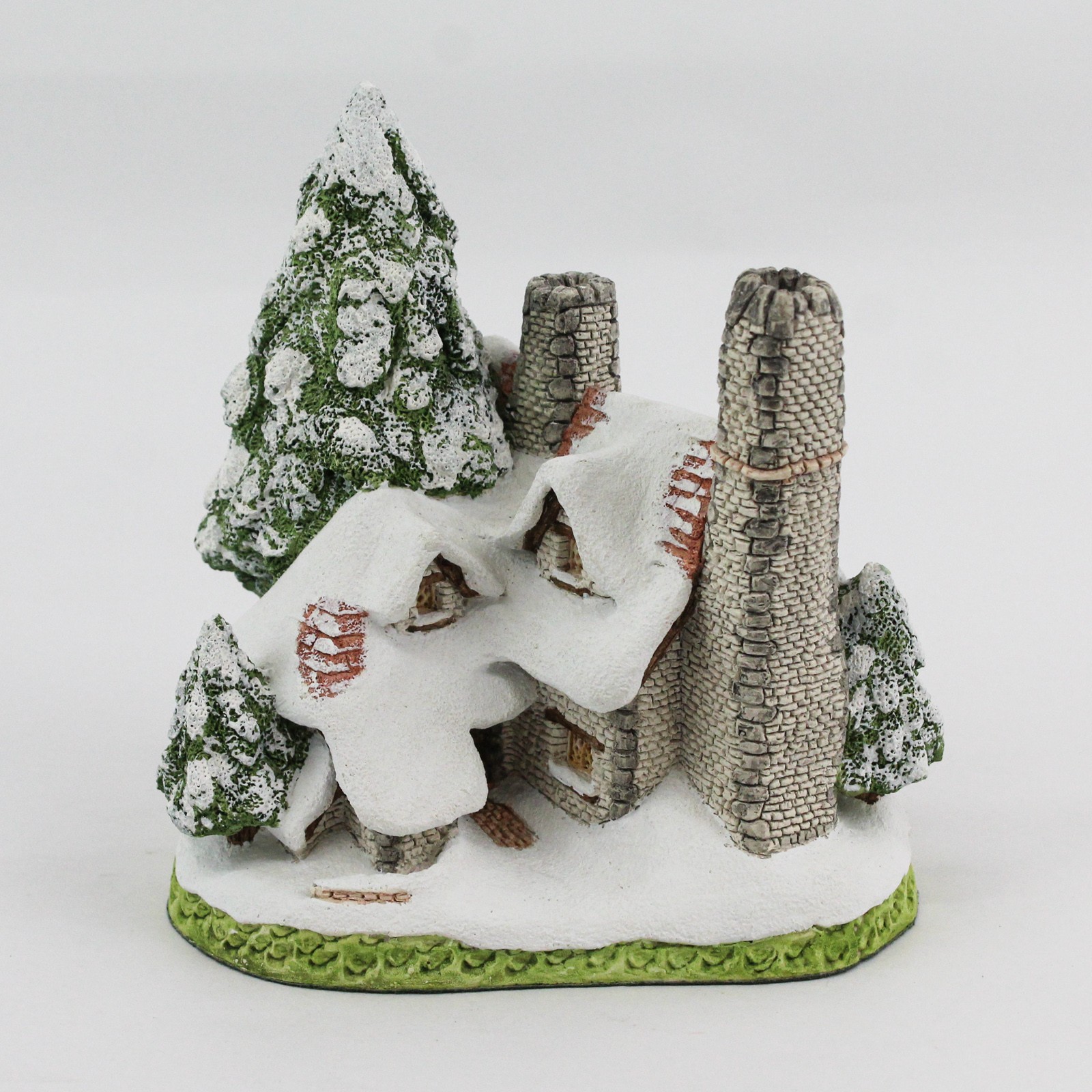 1984 David Winter Cottage Collection Snow Cottage England